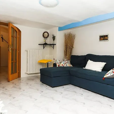 Il Bianco Lammione Apartment *
